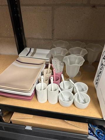 Kleurrijk servies/apero potjes/ijscoupes  beschikbaar voor biedingen