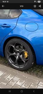 alfa romeo giulia 17 of 18 inch, Ophalen of Verzenden, 18 inch, Winterbanden, Velg(en)