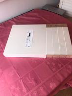 Petite table blanche IKEA neuf et emballés 35 sur 35 cm H 30, Maison & Meubles, Tables | Tables d'appoint, Neuf