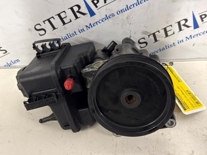 Stuurbekrachtiging Pomp van een Mercedes C-Klasse, Auto-onderdelen, Besturing, Mercedes-Benz, Gebruikt, 3 maanden garantie, Ophalen of Verzenden