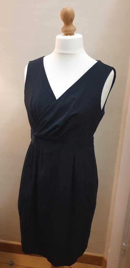 NIEUW artikel : Benetton jurk - Maat L, Kleding | Dames, Jurken, Nieuw, Maat 42/44 (L), Zwart, Knielengte, Ophalen of Verzenden
