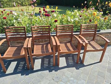 4 houten teak stoelen beschikbaar voor biedingen