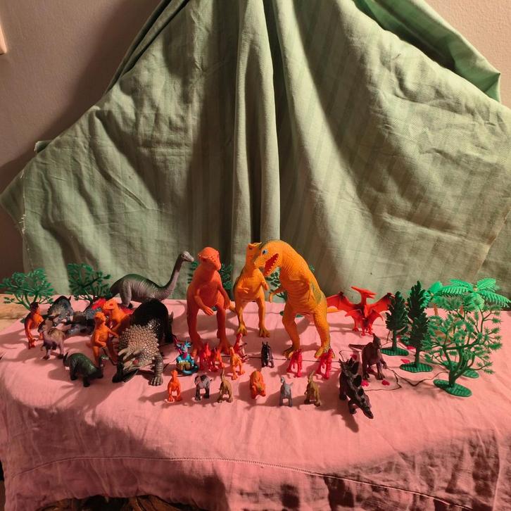 Set dinosaurussen van verschillende grootte (ongeveer 30), Verzamelen, Poppetjes en Figuurtjes, Gebruikt, Ophalen