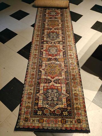 Lange tapijt, 385cm x 69cm beschikbaar voor biedingen