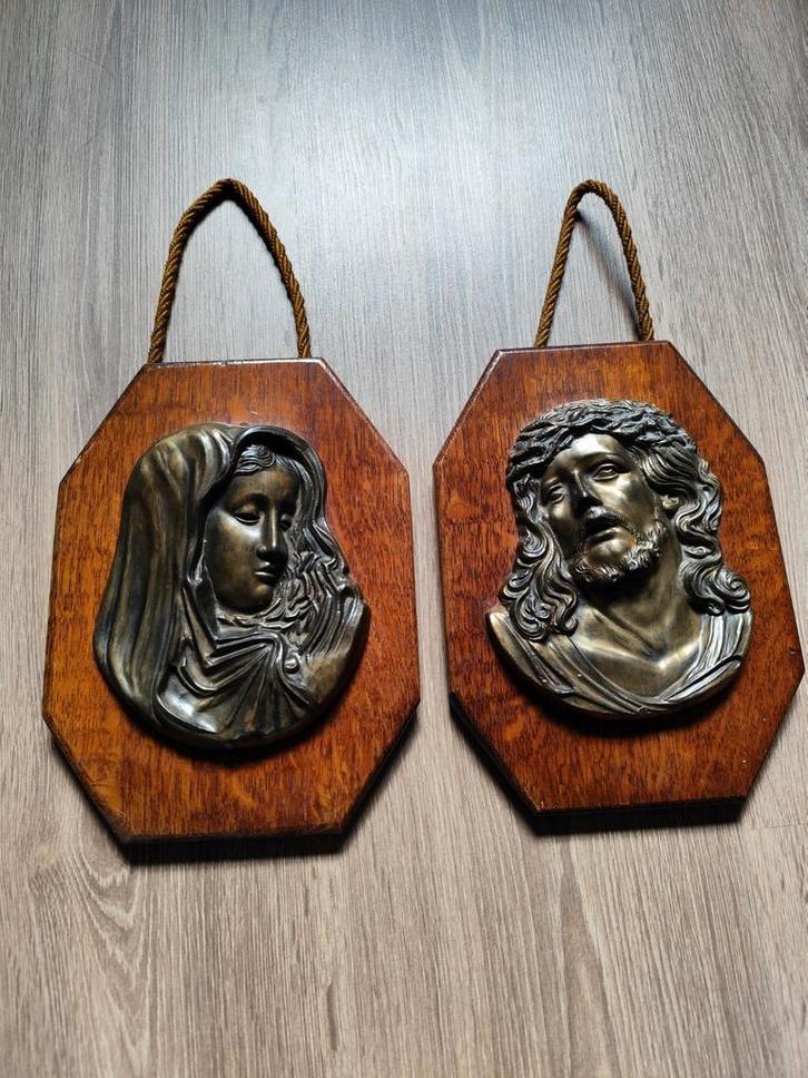 Bronzen reliëf wandplaten Jezus en Maria op houten paneel, Antiek en Kunst, Antiek | Religieuze voorwerpen, Ophalen