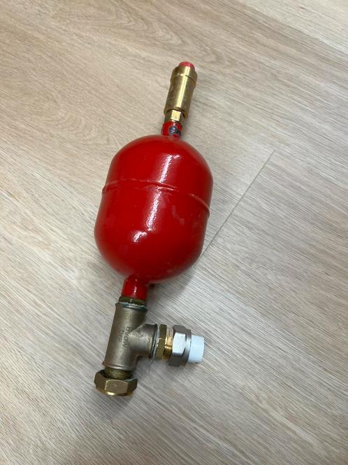 Flamco 1L luchtpotten + ontluchter, Doe-het-zelf en Bouw, Verwarming en Radiatoren, Zo goed als nieuw, Ophalen