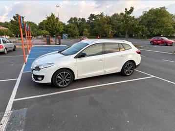 Renault Megane GrandTour BOSE edition 1.5 dCi Parelmoer wit, Auto's, Voorwielaandrijving, Euro 5, Zwart, 4 cilinders