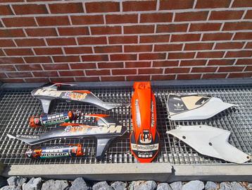 Kit plastique Ktm Adidas + selle  beschikbaar voor biedingen