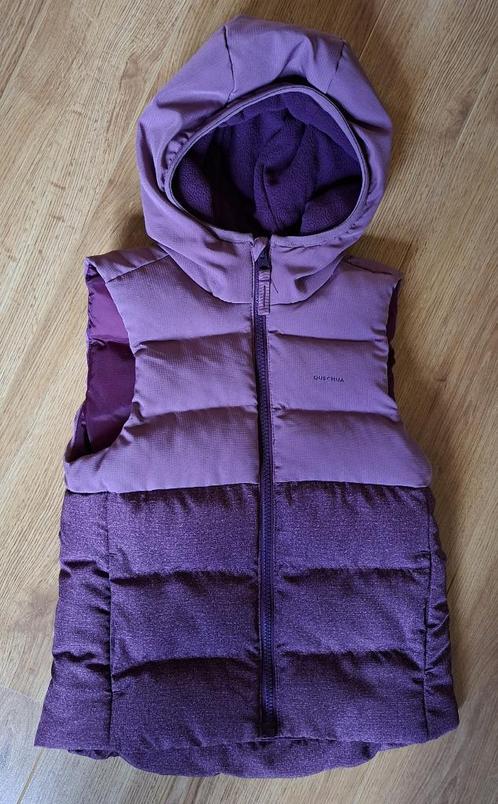 Quechua bordeaux bodywarmer met kap 103-112, Kinderen en Baby's, Kinderkleding | Maat 104, Zo goed als nieuw, Jongen of Meisje