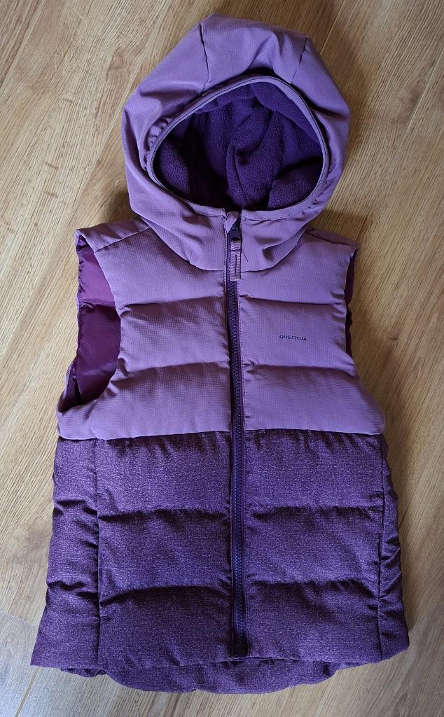 Quechua bordeaux bodywarmer met kap 103-112, Kinderen en Baby's, Kinderkleding | Maat 104, Zo goed als nieuw, Jongen of Meisje