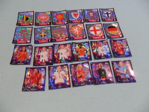 23 Topps Euro 2025-stickers voor dames met logo's en stralen, Verzamelen, Sportartikelen en Voetbal, Nieuw, Poster, Plaatje of Sticker