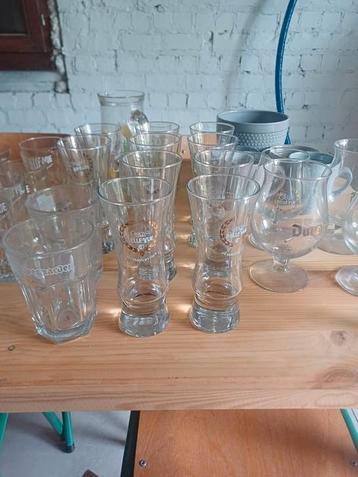 Diverse glazen beschikbaar voor biedingen