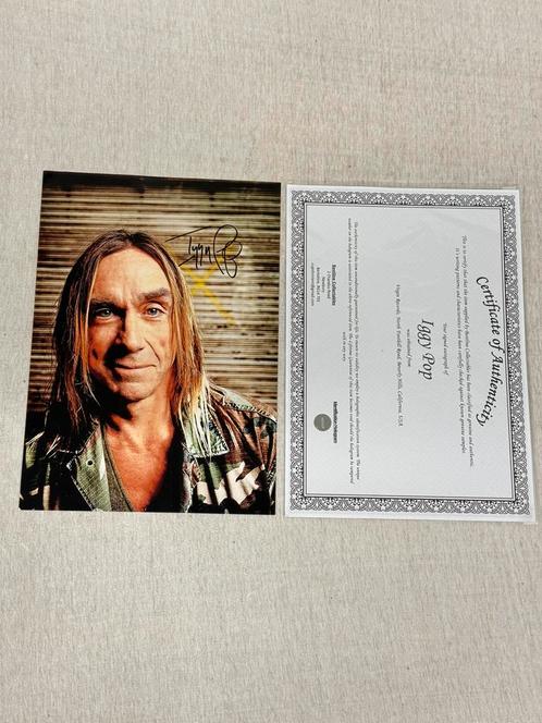 Iggy Pop - Foto gesigneerd Echte handtekening + Certificaat, Verzamelen, Muziek, Artiesten en Beroemdheden, Nieuw, Foto of Kaart