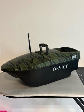 Devict voerboot met werk aan beschikbaar voor biedingen