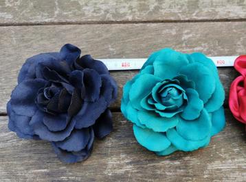 Roos bloem in stof als broche of haartooi 10 cm - prijs/stuk beschikbaar voor biedingen