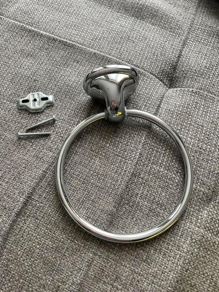 Te koop : Handdoekring Tiger chroom - Stainless, Huis en Inrichting, Badkamer | Badtextiel en Accessoires, Gebruikt, Ophalen