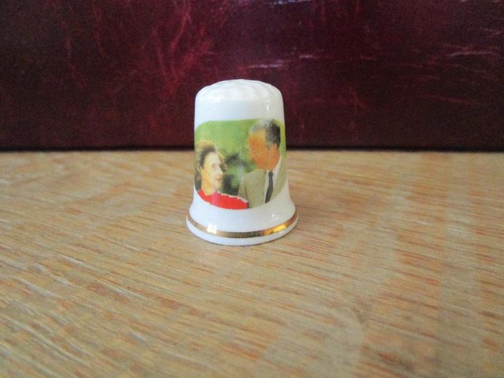 13 vingerhoedjes koningshuis België, Verzamelen, Vingerhoedjes, Nieuw, Porselein, Ophalen of Verzenden