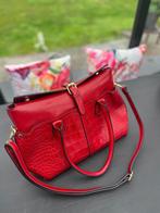 Mooie rode tas in krokodillenlook met afneembare schouderrie, Handtassen en Accessoires, Tassen | Damestassen, Ophalen of Verzenden