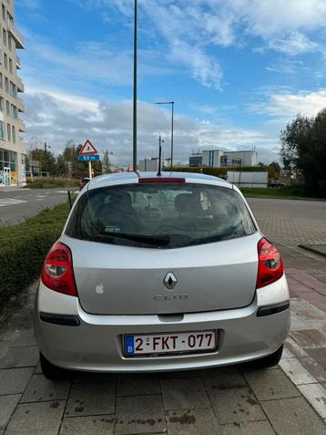 Je vends ma voiture Renault Clio 3 1.2 essence,2007, Achat, Boîte manuelle, Bluetooth, 175 kg