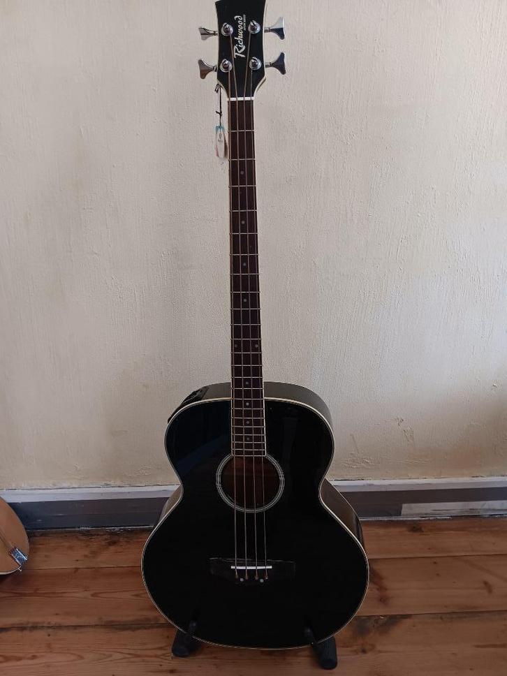 Richwood elektro-akoestische bas, Muziek en Instrumenten, Snaarinstrumenten | Gitaren | Bas, Zo goed als nieuw, Semi-akoestisch