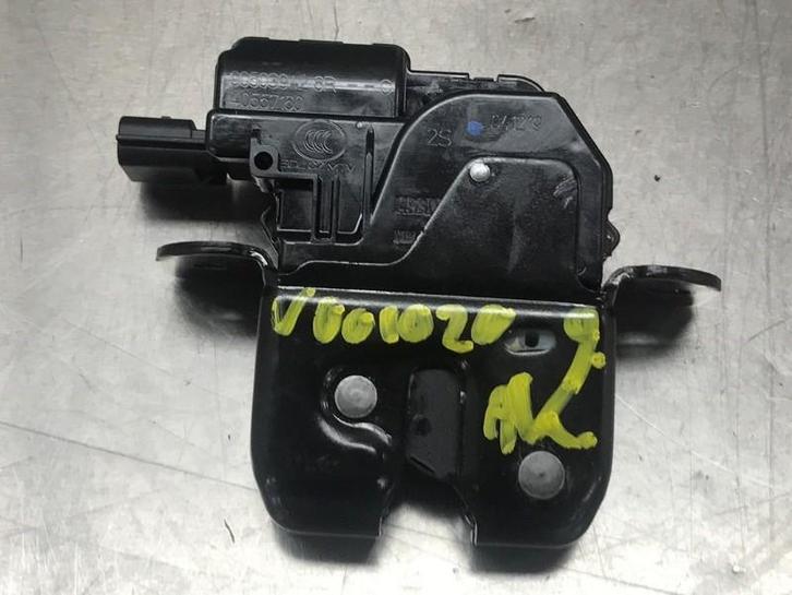 SLOTVANGER ACHTERKLEP Nissan Micra (K14) (|905039428R|), Auto-onderdelen, Carrosserie, Nissan, Gebruikt
