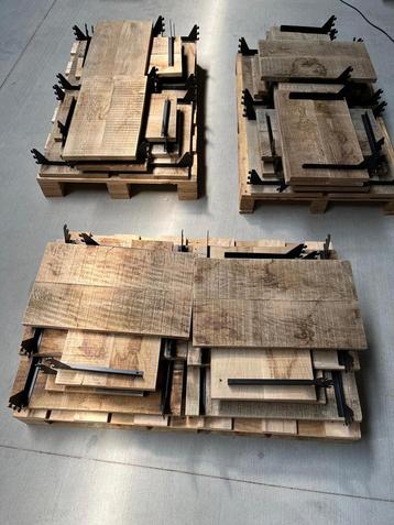 Wand planken eik met steun beschikbaar voor biedingen