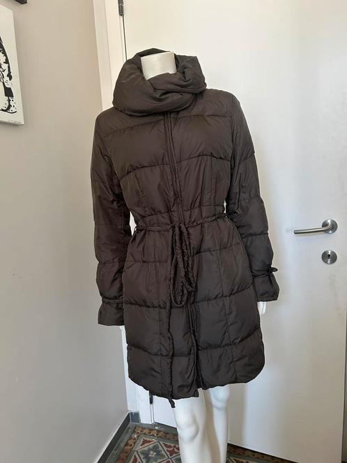 Marella Sport gewatteerde jas met bruine veren FR44, Kleding | Dames, Jassen | Winter, Ophalen of Verzenden