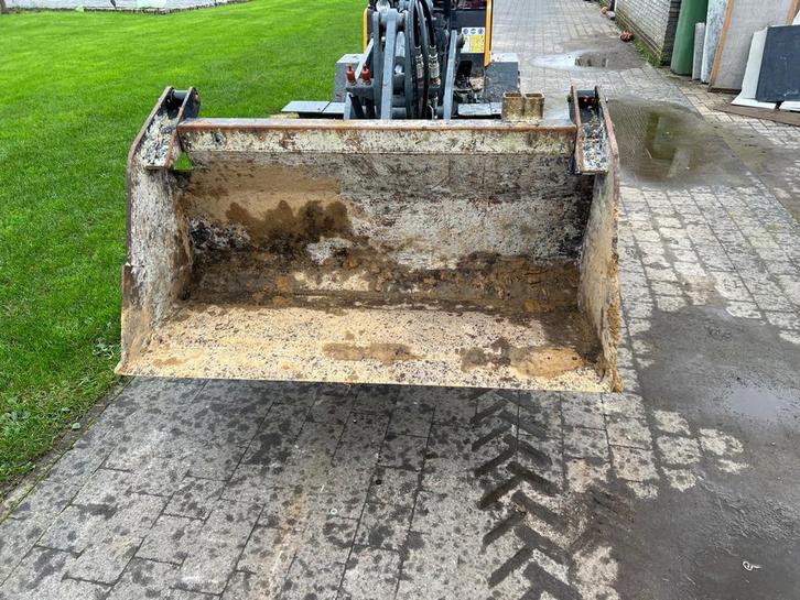 4-in-1 bak voor Giant kniklader, Zakelijke goederen, Machines en Bouw | Kranen en Graafmachines, Ophalen