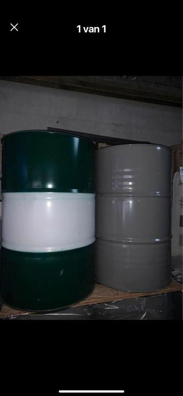 Olievaten beschikbaar voor biedingen