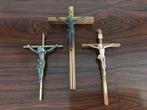 Set van 3 wand kruisjes kruisbeelden, Antiek en Kunst, Antiek | Religieuze voorwerpen, Ophalen of Verzenden