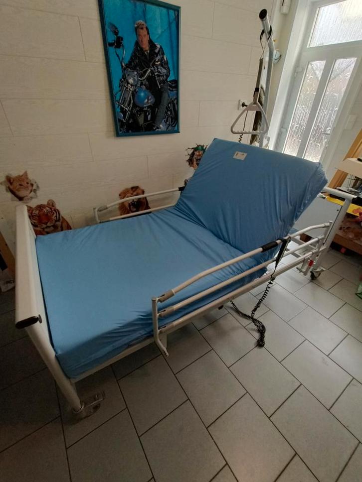 Lit médical médicalisé électrique comme à l'hôpital état nic, Diversen, Verpleegmiddelen, Ophalen