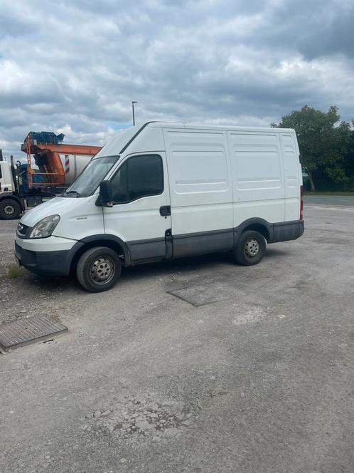 Iveco Daily 35S13 2011, lire l’annonce, Auto's, Bestelwagens en Lichte vracht, Particulier, Elektrische ramen, Radio, Trekhaak