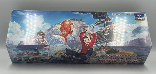 Pokémon : Japanese Gloria & Victor Playmat Set, Hobby en Vrije tijd, Verzamelkaartspellen | Pokémon, Nieuw, Overige typen, Foil