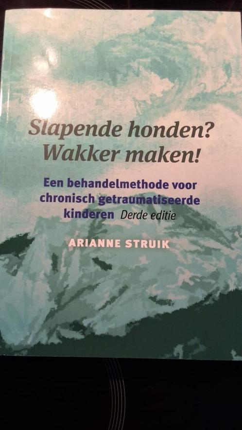 BOEK SLAPENDE HONDEN WAKKER MAKEN - derde editie, Boeken, Studieboeken en Cursussen, Nieuw, Hoger Onderwijs, Ophalen of Verzenden