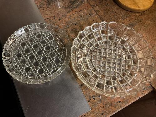 2 oude prachtige geslepen glazen schalen,koekjes.apart/samen, Antiek en Kunst, Antiek | Glaswerk en Kristal, Ophalen of Verzenden