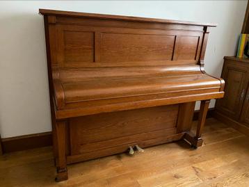 Piano droit Blüthner 130 disponible aux enchères