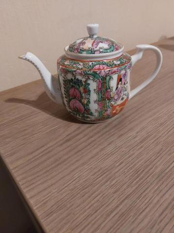 Vintage  Chinese theepot beschikbaar voor biedingen