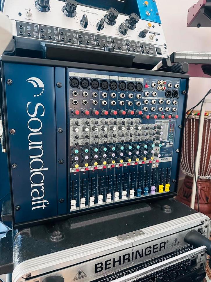 Mackie efx8 + rackmount, Muziek en Instrumenten, Effecten, Zo goed als nieuw, Ophalen of Verzenden