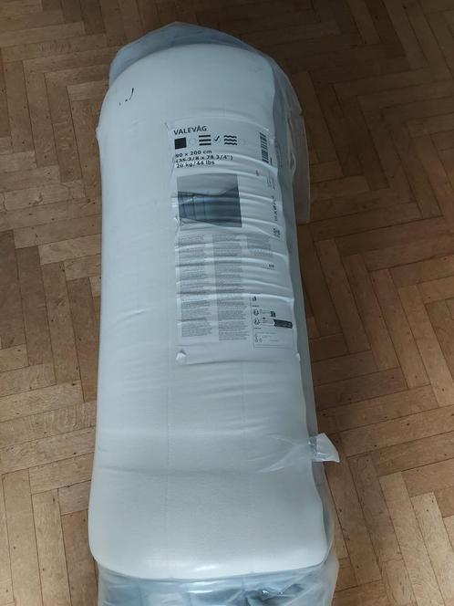 Nouveau matelas IKEA Valevag 90X200, Huis en Inrichting, Slaapkamer | Matrassen en Bedbodems, Matras, Ophalen