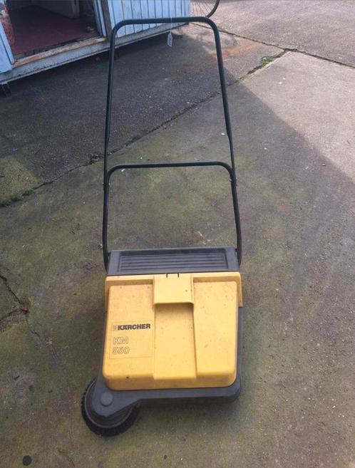Borstelmachine  van karcher, Tuin en Terras, Veegmachines, Gebruikt, Ophalen