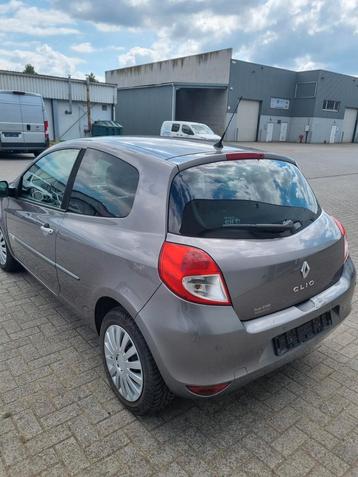 Clio  beschikbaar voor biedingen