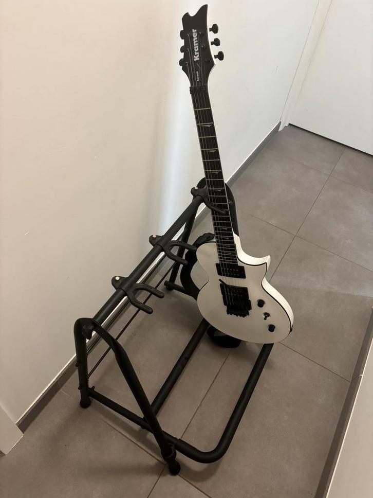 Kramer Assault 220 | Stand | Topstaat!, Muziek en Instrumenten, Snaarinstrumenten | Gitaren | Bas, Zo goed als nieuw, Elektrisch