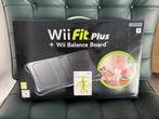 Nintendo WII Balance Board + WII Fit Plus, Games en Spelcomputers, Games | Nintendo Wii, Ophalen, Zo goed als nieuw, Sport, Vanaf 3 jaar