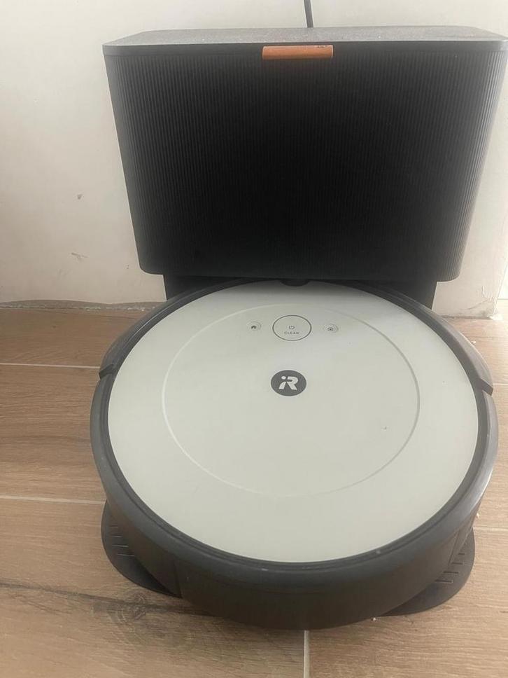 iRobot Roomba i3 (Zelflegend), Elektronische apparatuur, Stofzuigers, Zo goed als nieuw, Ophalen