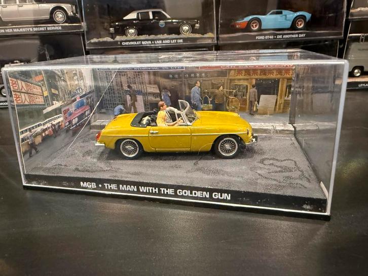 MG B - James Bond, Hobby en Vrije tijd, Modelauto's | 1:43, Gebruikt, Auto, Universal Hobbies, Ophalen of Verzenden