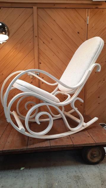 Schommelstoel Thonet stijl beschikbaar voor biedingen