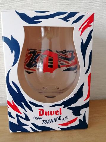 Splinternieuw tornade glas vn het biermerk Duvel beschikbaar voor biedingen