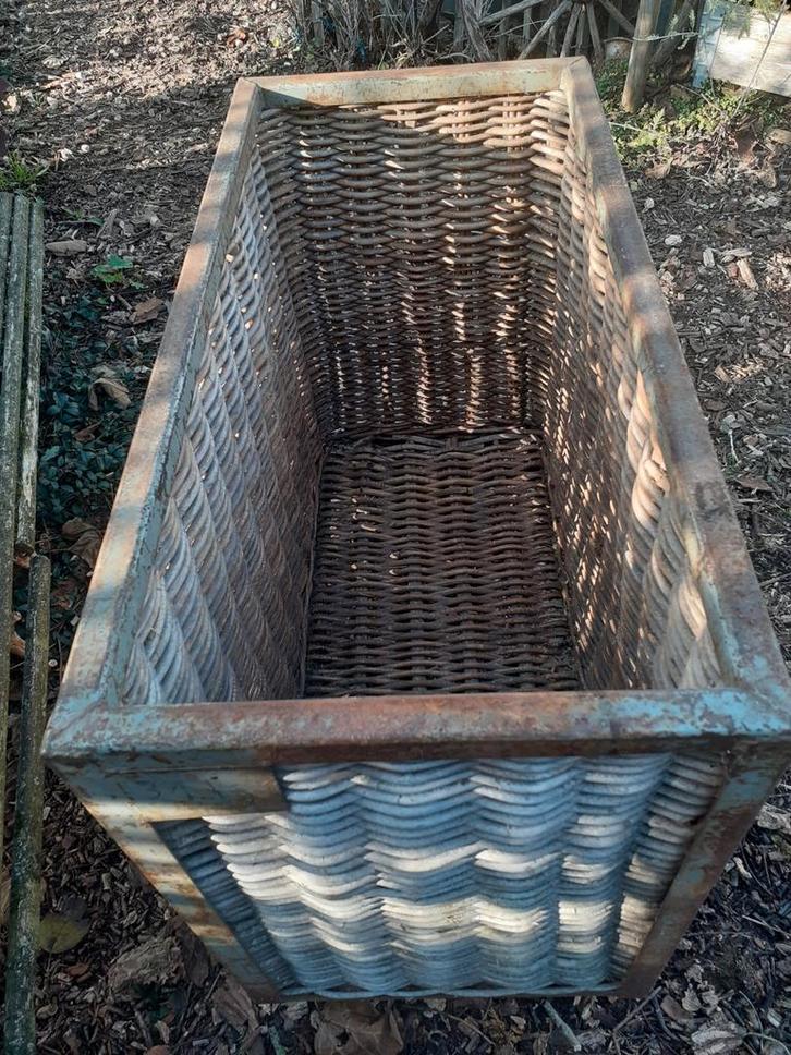 Antieke industriueele rietenmand op wielen, Tuin en Terras, Brandhout, Ophalen