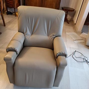 Elektrische relax zetel  beschikbaar voor biedingen