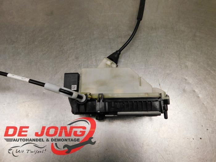 Serrure portière mécanique 4portes arrière gauche d'un Pe, Autos : Pièces & Accessoires, Carrosserie & Tôlerie, Peugeot, Utilisé